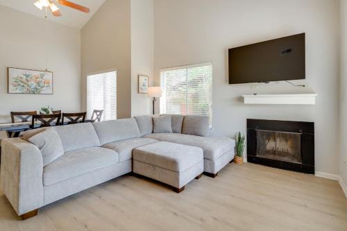 Bryan House | 4 Mi to TAMU Sleek Bryan Home Near Shops and Eats