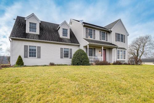Ronks House | Inviting Ronks Getaway with Deck, Grill & Hot Tub