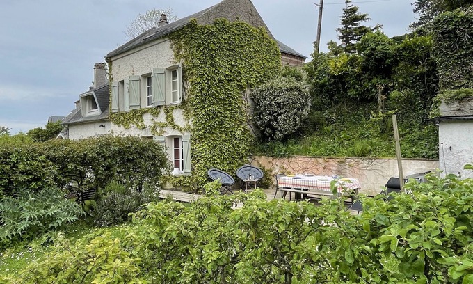 Saint-Valery-en-Caux House | Convenient Getaway: 4 Min to Port in Lush Greenery