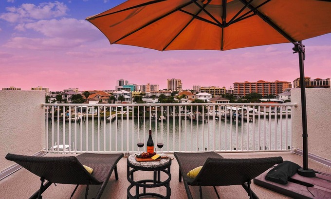 Clearwater Beach Villa | Cozy Retreat: Steps to Beach, Pool & Rooftop Fun Awaits
