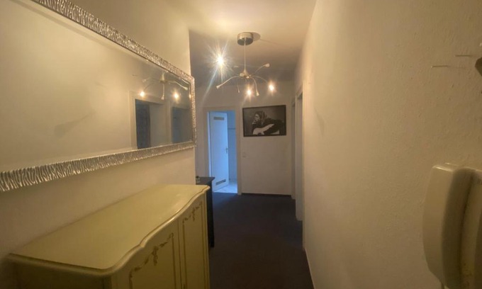 Vahrenwald Apartment | Comfortable 4 Monteuren Apartment: Perfect for Families & Pets