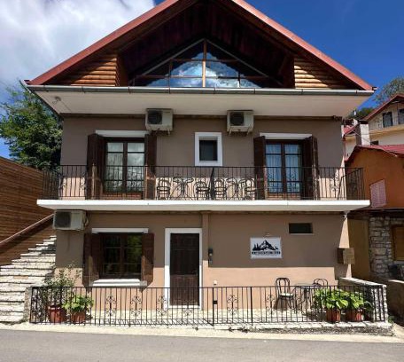 Megalo Chorio House | Discover 4 Mountain Hills: Family-Friendly with Hot Tub