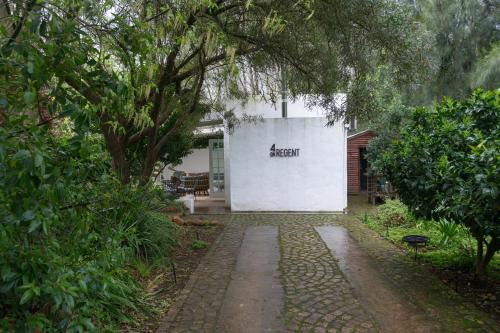 Greyton Apartment | Pet-Friendly Retreat at 4 ON REGENT - Rated 9.2/10