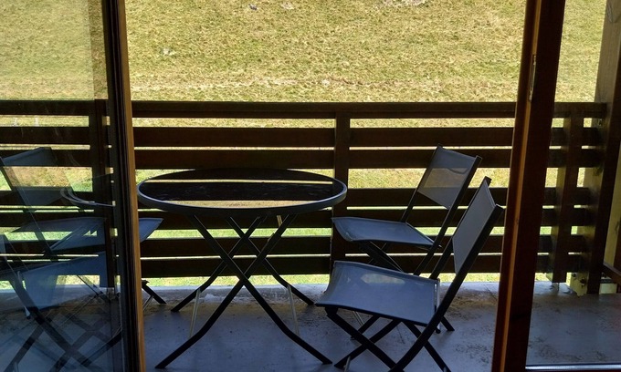 Besse-et-Saint-Anastaise Apartment | Family-Friendly Apartment in Hauteurs Super Besse with Pool