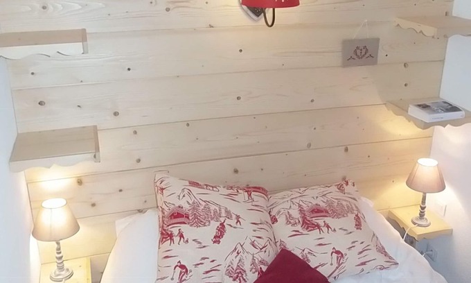 La Toussuire House | Cozy Mountain Retreat: 4-Person Apartment with Spa Access
