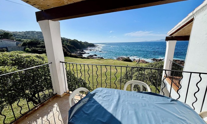 Calcatoggio Apartment | Cozy Oceanfront Apartment with Scenic Sea Views for 4