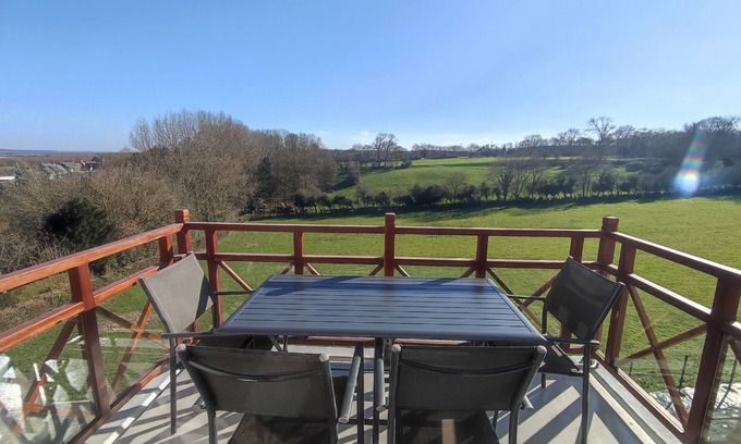 Saint-Valery-sur-Somme Apartment | Bay View Apartment for 4: Pet-Friendly & Family-Ready
