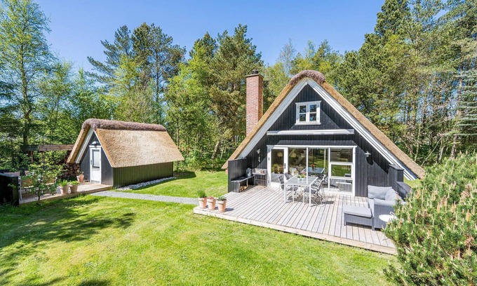 Houstrup House | Cozy 4-Person Holiday Home in Nørre Nebel with Kitchen
