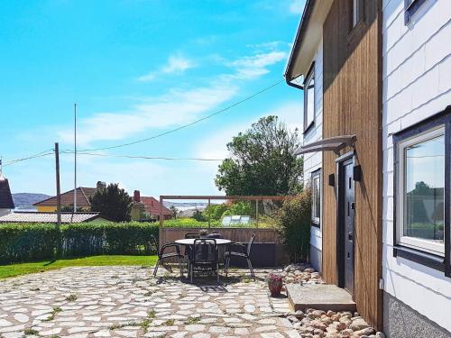 Edshultshall House | Cozy 4-Person Holiday Home in H LLEVIKSSTRAND