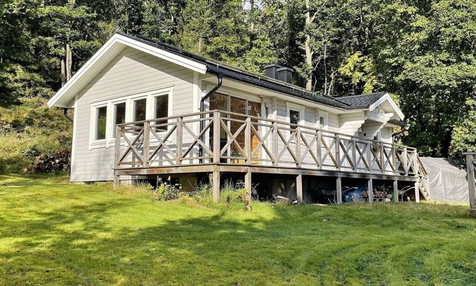 Vasterlanda House | Cozy 4-Person Holiday Home in Vesterlanda - Child Friendly