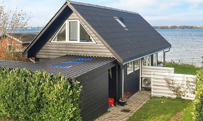 Middelfart House | Oceanfront Holiday Home for 4 in Middelfart - Guest Rated 9.8