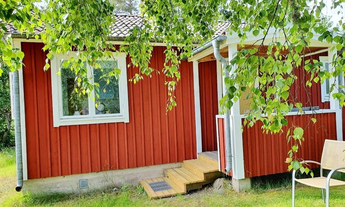 Hallstavik House | Cozy 4-Person Holiday Home in Hallstavik with Breakfast