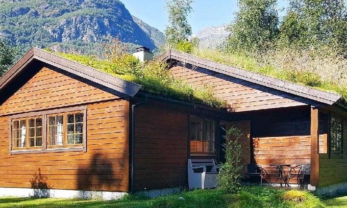 Jostedal House | Cozy Holiday Home for 4 in Beautiful Oldedalen