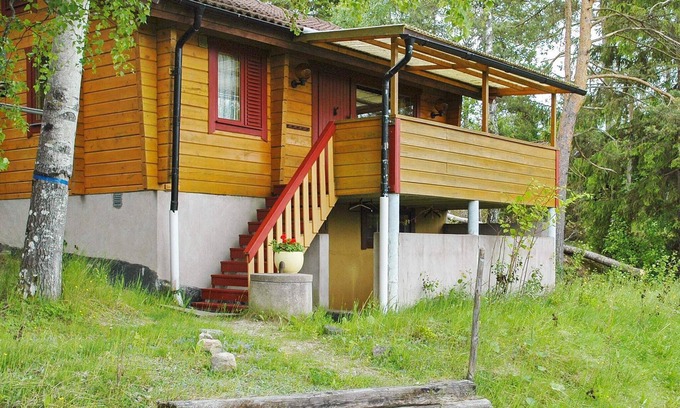 Otterstad House | Cozy Holiday Home for 4 in Lidköping with Breakfast