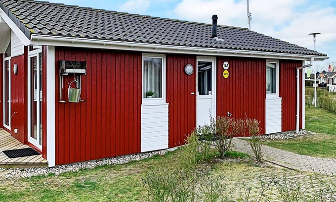 Lensterstrand House | Cozy Holiday Home for 4 in Groemitz with Ocean View