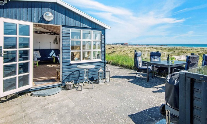 Grena Strand House | Cozy Holiday Home for Four in Grenaa with Ocean View