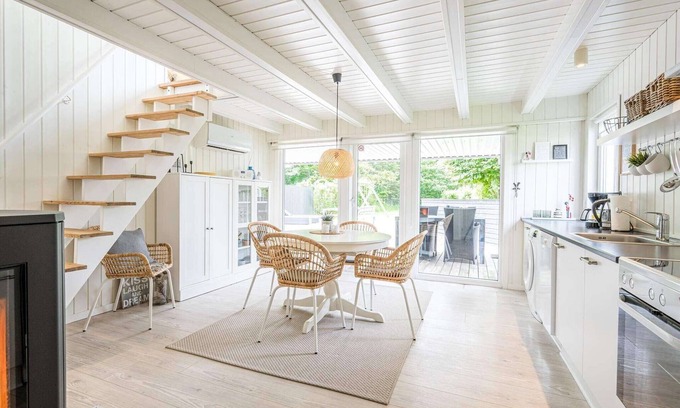 Bork Havn House | Cozy Holiday Home for 4 with Ocean View in Hemmet