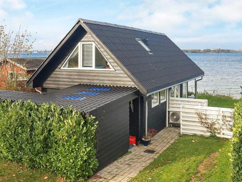 Middelfart House | Relaxing 4-Person Holiday Home with Ocean Front in Middelfart