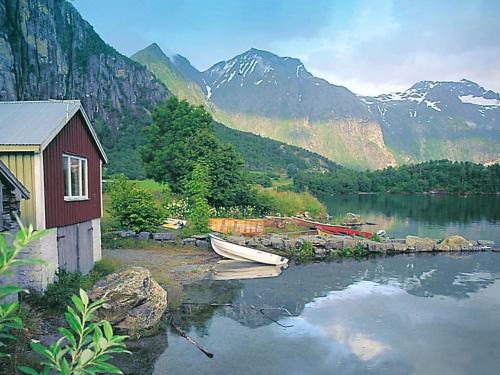 Nesset House | Pet-Friendly Two-Bedroom Holiday Home in Eresfjord