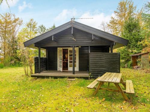 Farvang House | Family-Friendly Holiday Home in F rvang for Four Guests
