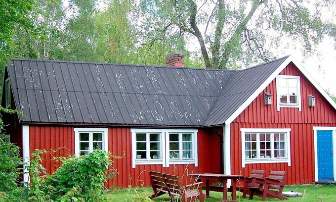 Blankered House | Family-Friendly Holiday Home for 4 in KN RED