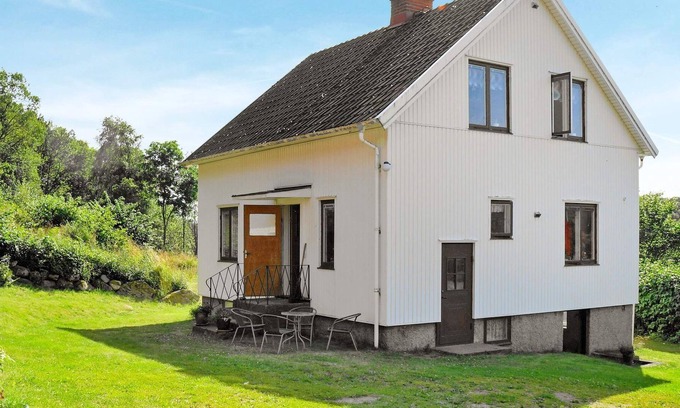 Ellos House | 4 person holiday home in ELLÖS