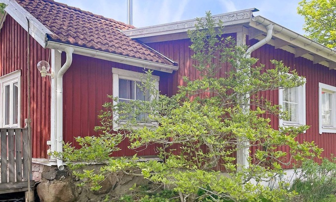 Orust O House | Cozy Holiday Home for 4 with Oceanfront Views in HENÅN