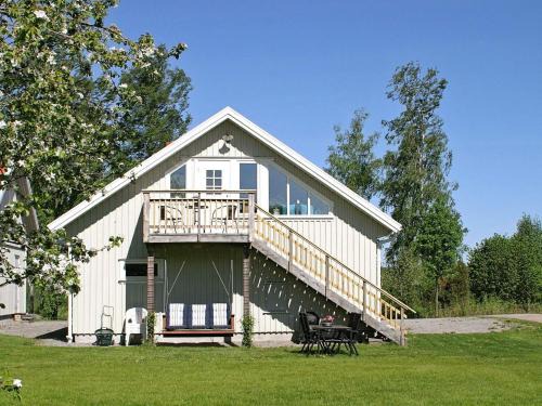 Kungalv O House | Cozy Holiday Home for Four in Romelanda with Hot Tub
