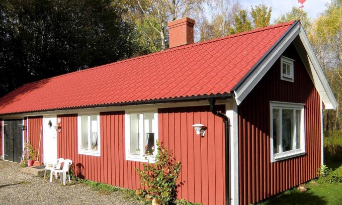 Unnaryd House | Cozy Holiday Home in Unnaryd with Hot Tub & Fireplace