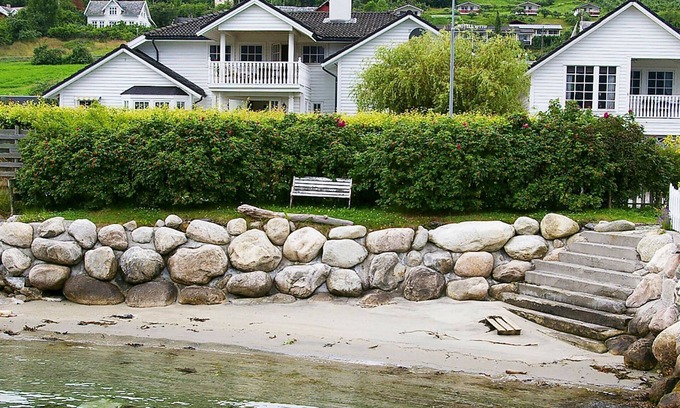 Leikanger Municipality Apartment | Ideal 4-Person Holiday Home in Leikanger with Ocean View