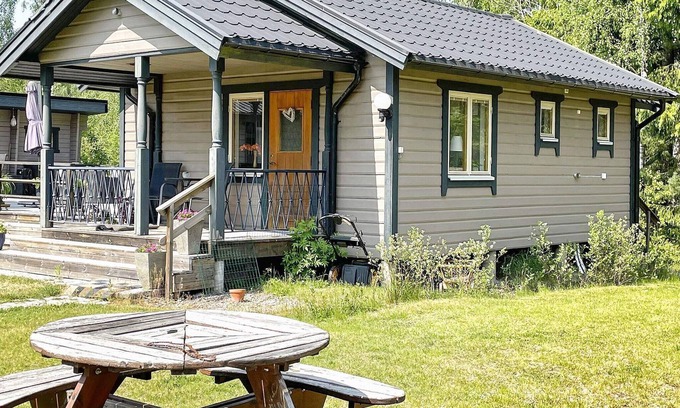 Rejmyre House | Cozy Holiday Home for 4 in Pet-Friendly Rejmyre