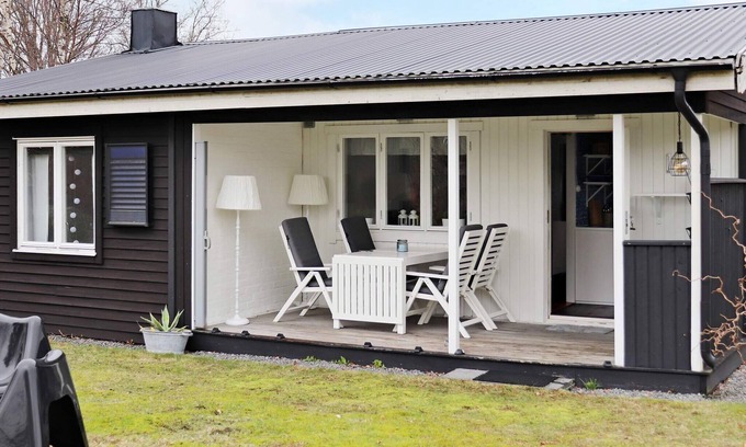 Varberg Municipality House | Cozy 4-Person Holiday Home in Varberg with Kitchen Access