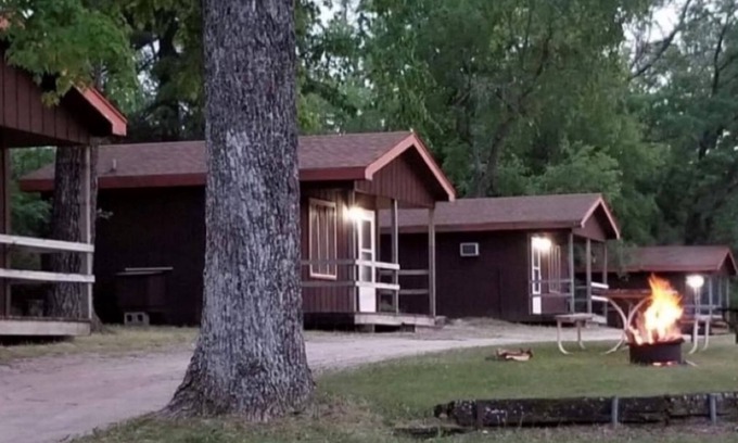Wisconsin Dells Cabin | Cozy Cabin Retreat for 4 in Picturesque Rural Campground