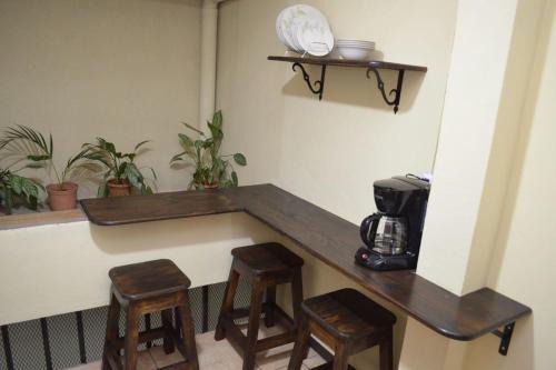 Carmen Apartment | Budget-Friendly Private Room Near Airport - Rated 9/10