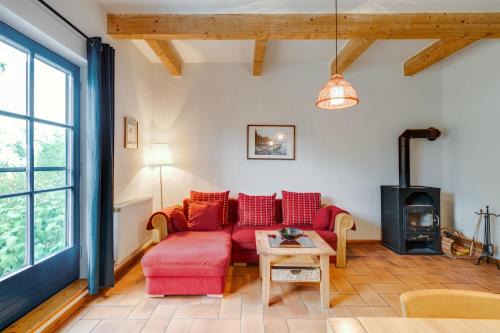 Warthe Apartment | Spacious 4-Room Apartment for Up to 6 Guests by the Ocean