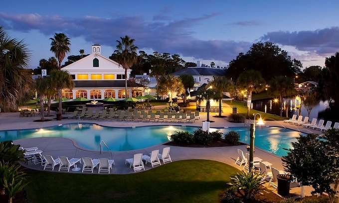 Crystal River House | Relaxing Stay at Manatee Encounter with Onsite Pool!