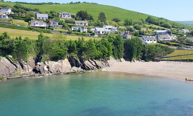Combe Martin Apartment | Convenient 4 Rone Apartments: Ideal Two Bedroom Stay
