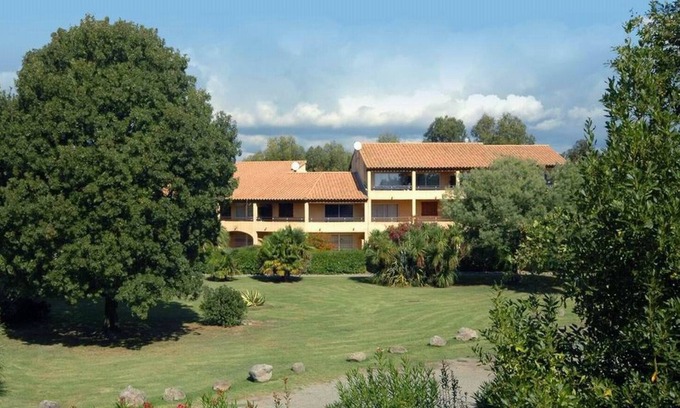 Ghisonaccia Resort | Coastal Retreat: Spacious Four-Room Apartment for 8 Guests