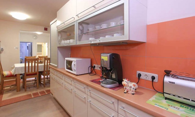 Mariahilf Condo | Stylish Apartment Steps from Mariahilfer Straße with Pool