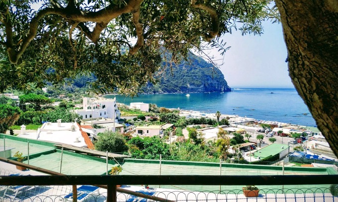 Forio House | Seaside Retreat: 5 Ocean View Rooms with Parking & Garden