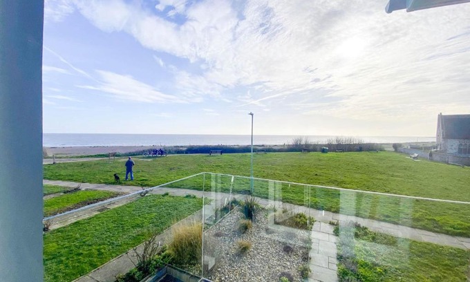 Pakefield House | Family-Friendly Retreat at 4 Sea View Walk, Pakefield