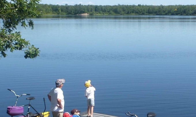 New Bothwell Cottage | Lakefront Cabin Retreat in Saint Malo – Rated 10/10!