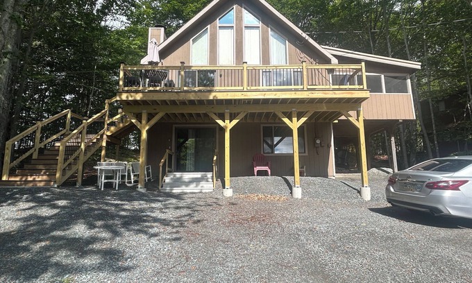 Lake Ariel House | Stunning Lakeview Chalet in The Hideout Community - 9.8 Rated