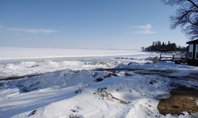 Winnipeg Beach Cottage | 4 Season Peaceful Cottage in Ponemah - 5 min walk to Lake Winnipeg!