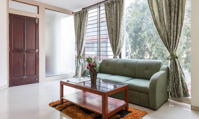 5th Block Apartment | Ideal 4 Seasons Suites for Families Near Forum with Spa Access