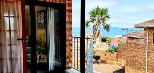 Margate Apartment | Beachside Retreat: 4 Shore with Ocean Views & Pool Access