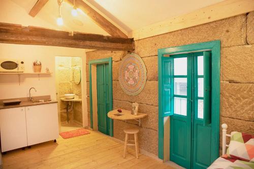 Ponte Caldelas Apartment | Pet-Friendly 4 Soles: Enjoy Poolside Comfort & Breakfast