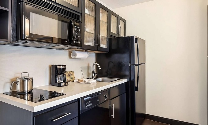 Morris Plains Hotel | 4 Spacious Suites w/Full Kitchen Ideal for Extended Stays - Pets Welcome