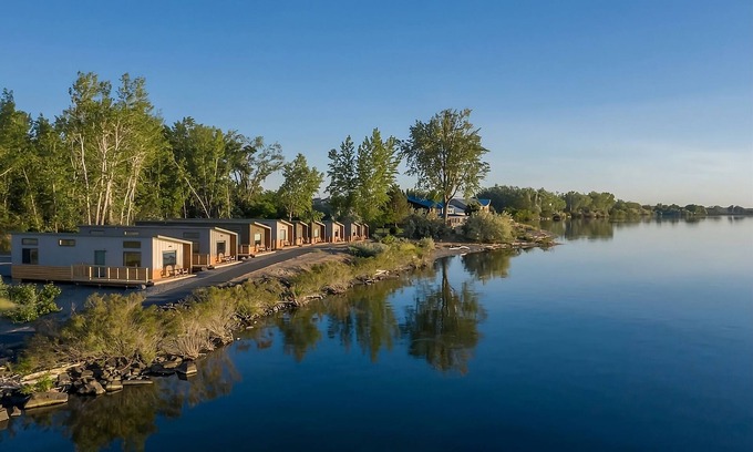 Boardman Hotel | Relax in Pet-Friendly Units with Ocean Views & Pool Access
