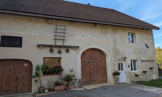 Vertamboz House | Inviting 4-Star Cottage Near Waterfalls and Lakes